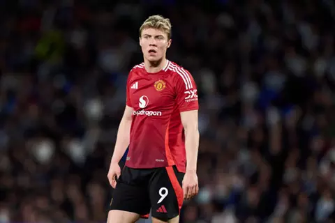 تقارير: نابولي يستهدف هويلوند لتعويض أوسيمين